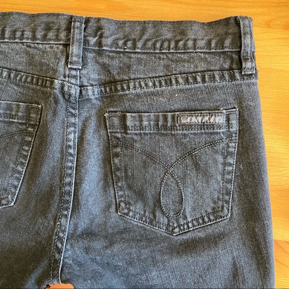 vintage | calvin klein | mid-rise black cut off shorts - Picture 3 of 5